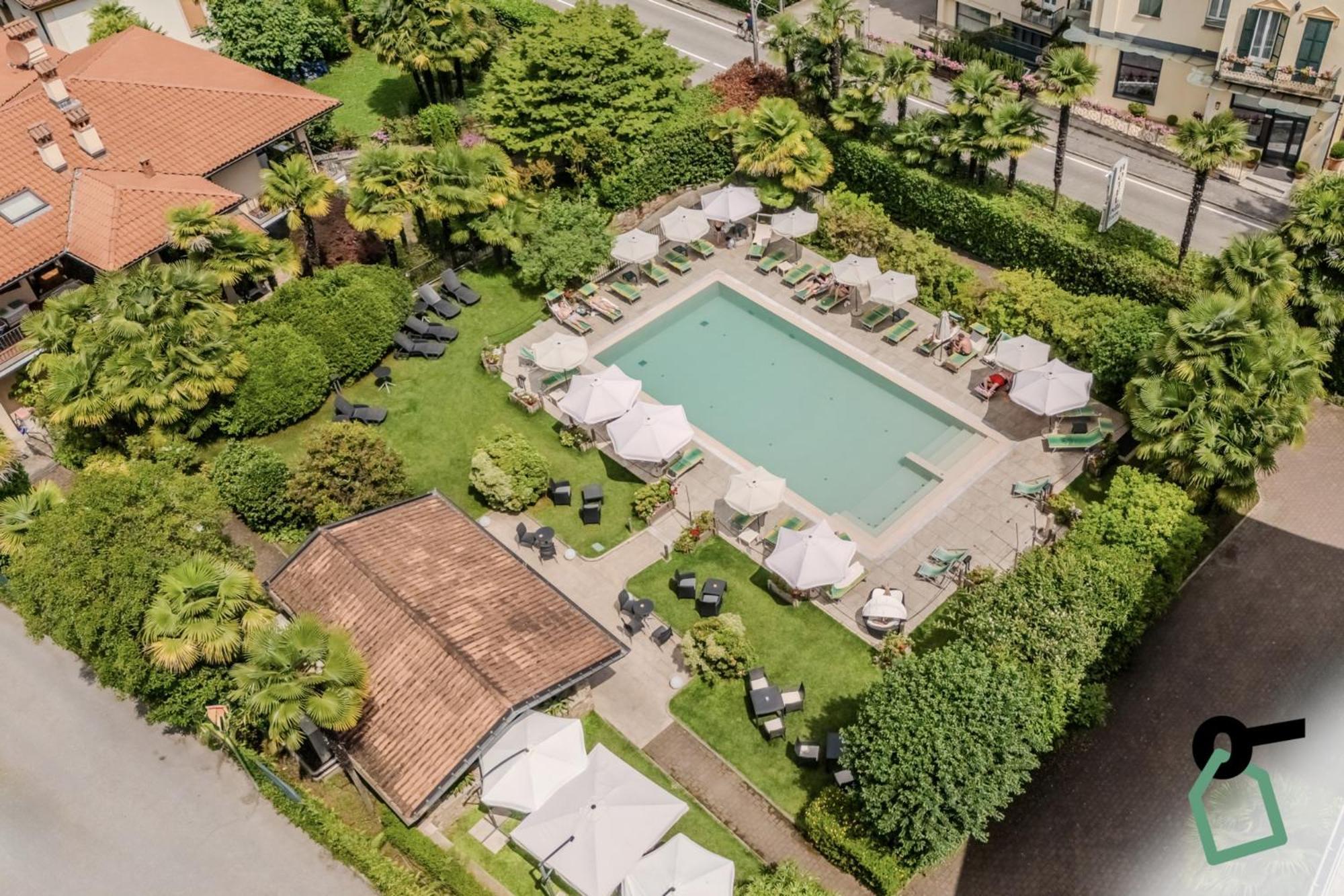 Hotel Hotiday Collection -
